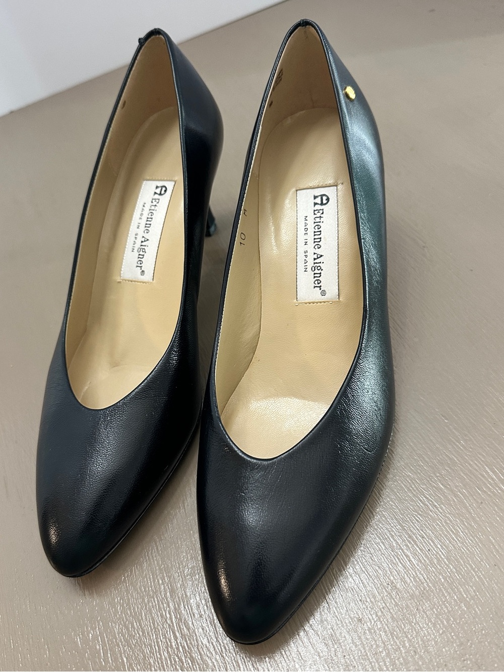 Etienne Aigner Zurich Leather Pumps Black Kitten Heels Made in Spain 10M